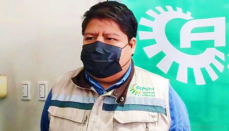 Internacionales: autoridades del sur boliviano exigen autorización para cargar combustible