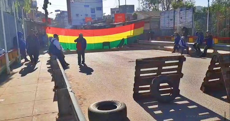 Puente Internacional: bagalleros bloquean el paso por 24 horas