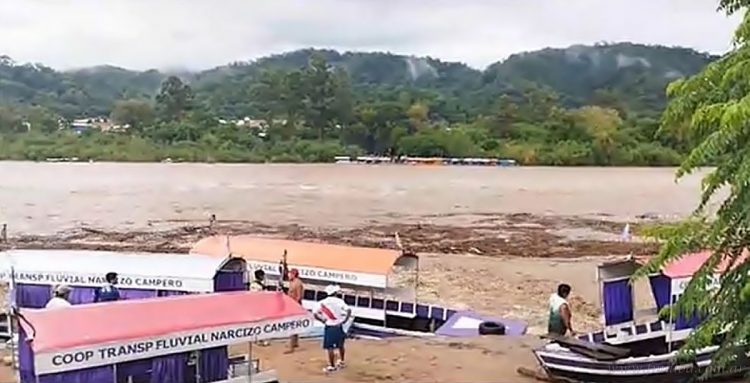 Internacionales: por crecida del río, cerraron el puerto Bermejo-Aguas Blancas