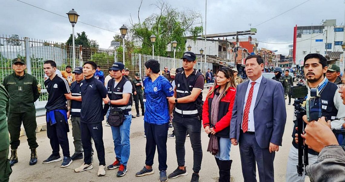 Puente Internacional: prófugos recapturados fueron entregados al fiscal de Argentina