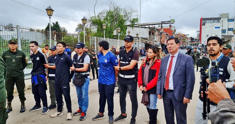 Puente Internacional: prófugos recapturados fueron entregados al fiscal de Argentina