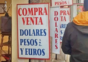 Economía: el “dólar blue” en Bolivia incrementa especulación ante escasez de la divisa