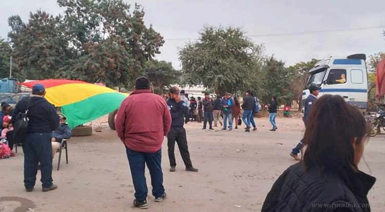 Yacuiba: campesinos en corte sobre la Ruta 9 en protesta por los precios del maíz