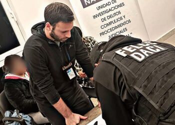 Embarcación: retornaron al país la adolescente desaparecida y su madre