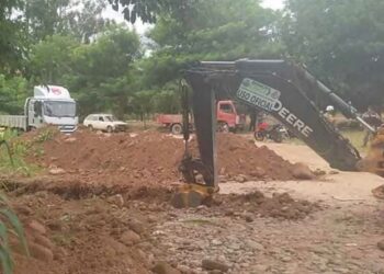 Internacionales: cavan zanjas en Bermejo para frenar el contrabando