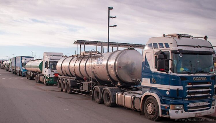 Puente Internacional: cientos de camiones varados por continuidad del bloqueo