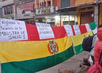 Puente Internacional: bloqueo de autoconvocados de salud en Yacuiba
