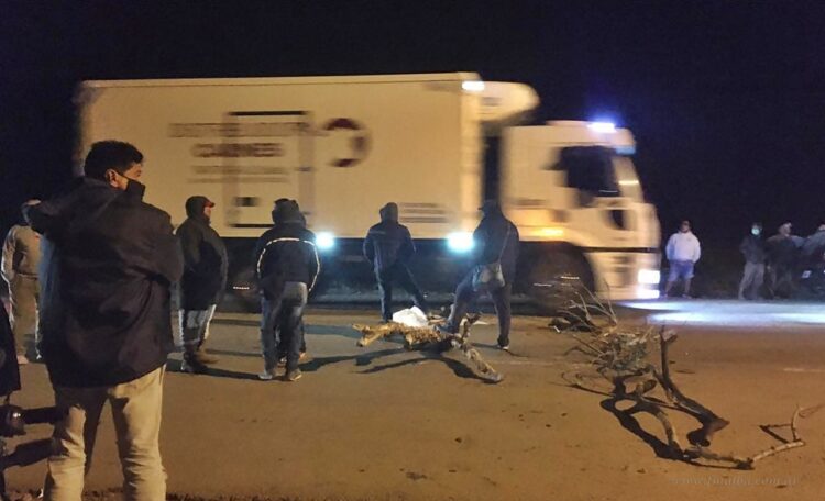 Coronel Cornejo: bajo frío invernal, persiste corte en Ruta Nacional 34