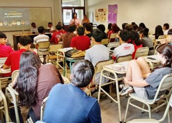Corredor Bioceánico Capricornio: la Mesa Integradora realizó una charla informativa para estudiantes del IEM Tartagal