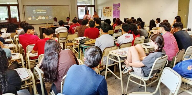 Corredor Bioceánico Capricornio: la Mesa Integradora realizó una charla informativa para estudiantes del IEM Tartagal