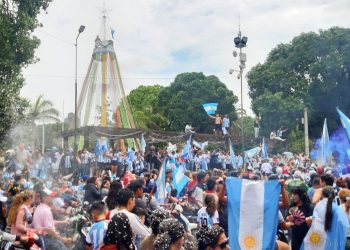 Mundial Qatar 2022: hinchas coparon Plaza San Martín