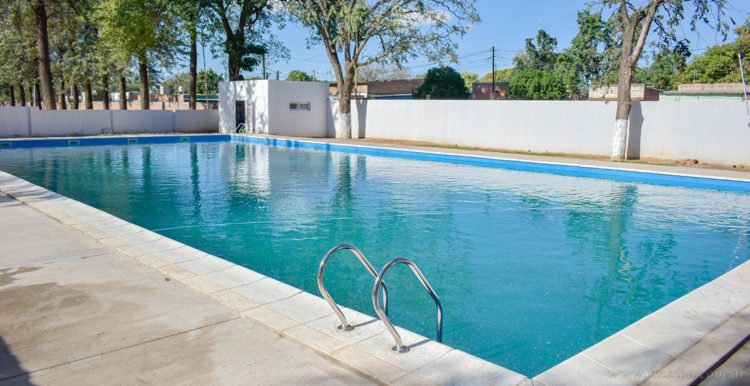 Complejo Deportivo Municipal: directivos de PAE y comunales recorrieron el natatario