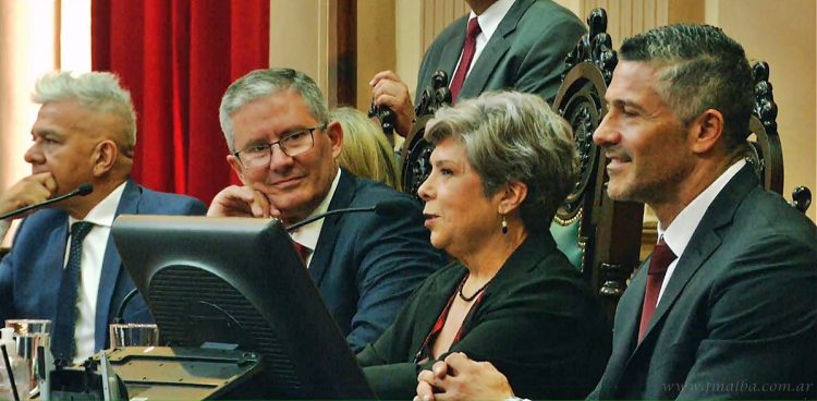 Esteban Amat fue reelecto como presidente de la Cámara de Diputados