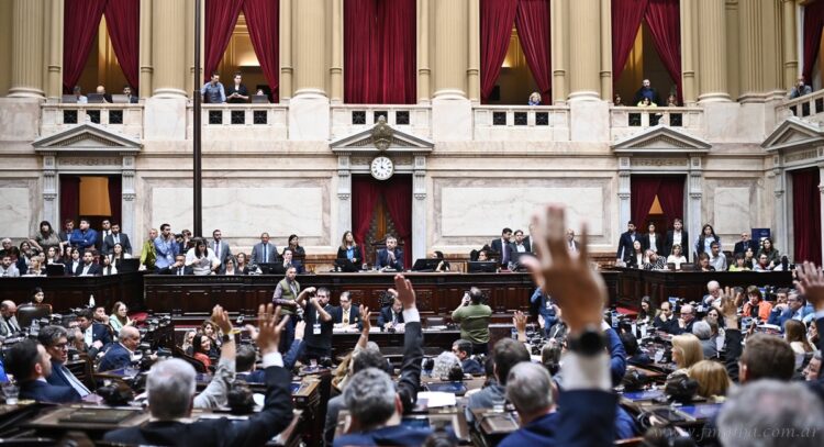 Veto a la Ley de Financiamiento Universitario: toma del rectorado en Salta y paro