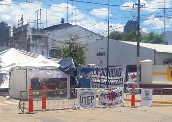 Tartagal: continúa el acampe ante oficinas de Edesa