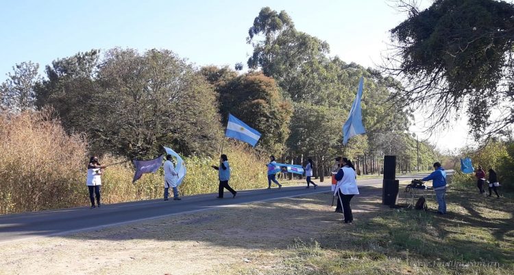 Paro Docente: conductor casi embiste a educadores en el acceso norte a Tartagal
