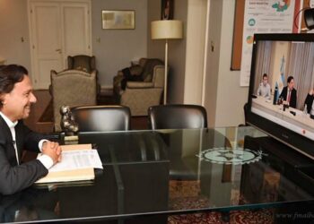 Jardines de Infantes: Sáenz y Trotta firmaron las adjudicaciones para Salta