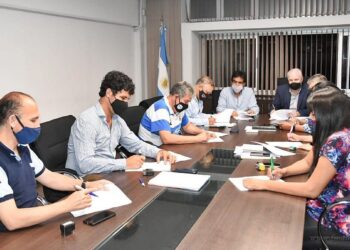 Educación: provincia acordó un aumento salarial del 40,5%