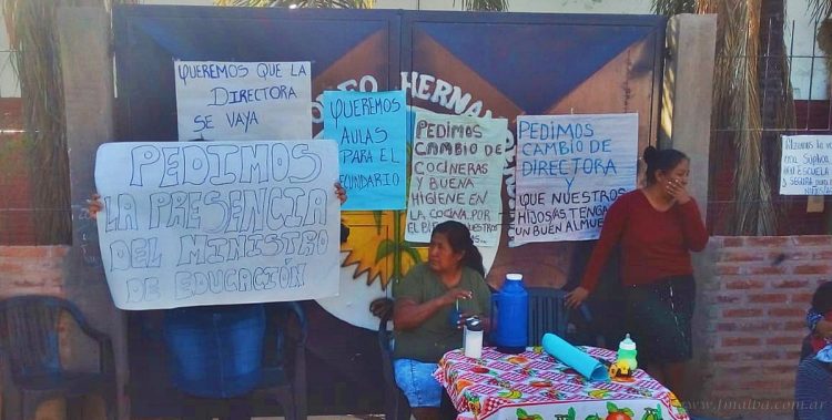 Comunidad Tranquitas: grupo de padres vuelve a tomar la escuela denunciando maltratos