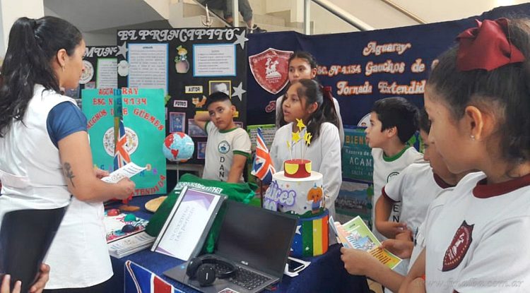 Centro Cultural Tartagal: exposición de escuelas con jornada extendida