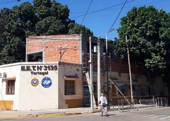 Construcción de aulas: aprueban actualización de precios para continuar las obras