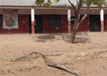 Embarcación: continúa la toma de la escuela de comunidad La Loma