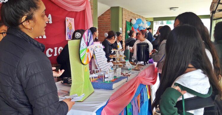 UNSa Tartagal: estudiantes de enfermería con actividades varias por la Semana de la Inmunización