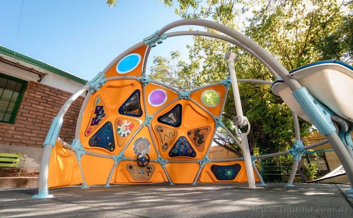 Domo Cósmico, juego de patio para estimular el desarrollo cognitivo y motriz de los niños, en comunidades originarias