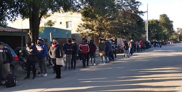 Tartagal: larga fila de aspirantes voluntarios a ingresar al Ejército Argentino