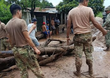 Aguaray: despliegue del RIMte 28 para el traslado de evacuados