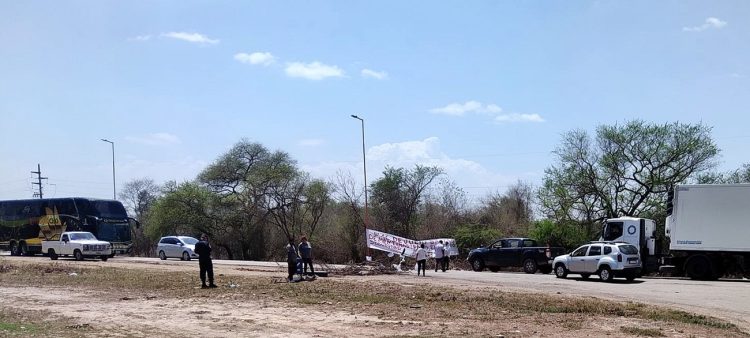 Embarcación: corte total sobre Ruta Nacional 34