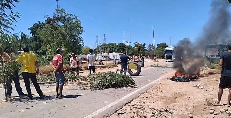 Embarcación: originarios de comunidad La Loma mantienen corte sobre Ruta 34