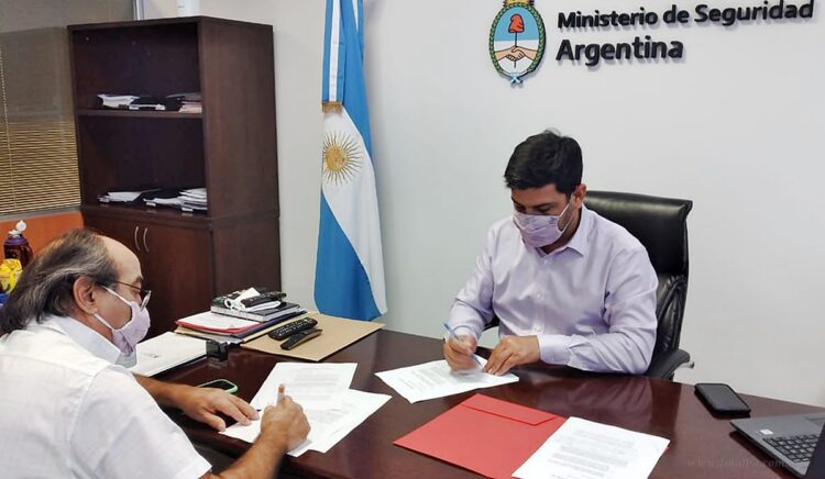 Pasos Fronterizos: firmaron compra de equipamiento para el NOA y NEA