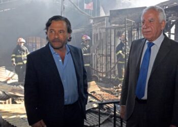 Tras el incendio en el mercado San Miguel el gobernador recorrió el lugar