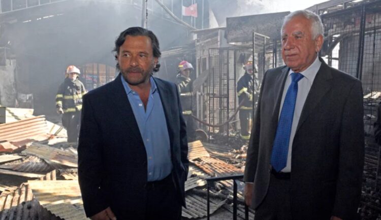Tras el incendio en el mercado San Miguel el gobernador recorrió el lugar