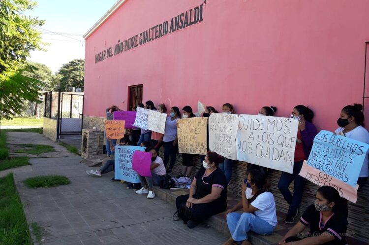 Hogar de Niños: manifestación pacífica en reclamo por deuda salarial