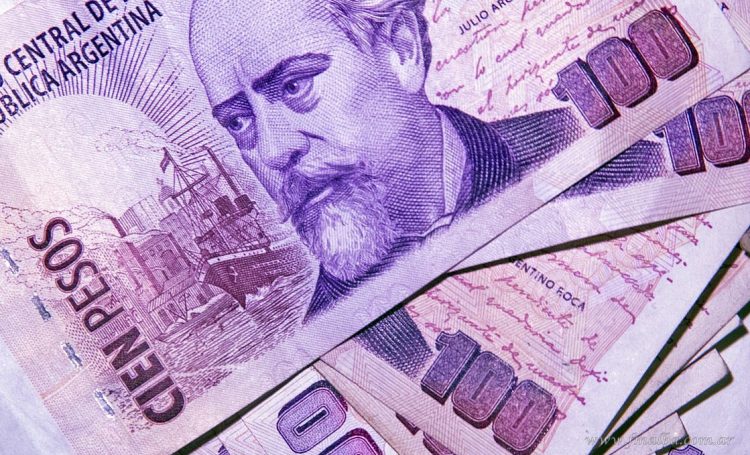Salvador Mazza: Macro desmiente que no reciba billetes de 100 pesos