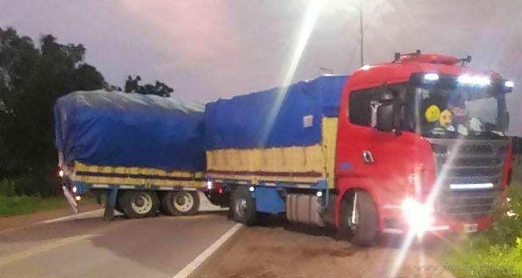 Salvador Mazza: tránsito interrumpido en Ruta 34 por un camión atravesado