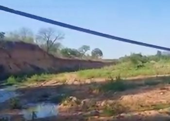 Salvador Mazza: a cuatro años de correntada, caño que llevan hidrocarburos todavía se asienta en pilotes