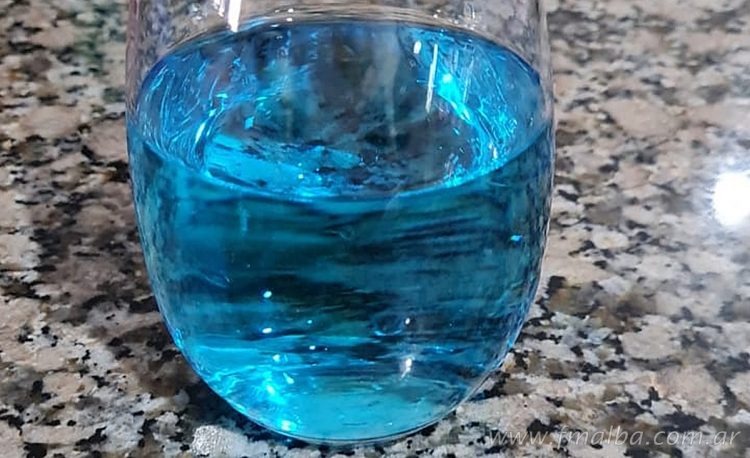 Salvador Mazza: usuarios denuncian denuncian que el agua sale con tintes azules