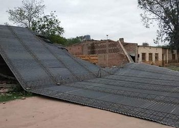 Fuertes vientos provocaron voladuras de techos y cortes de energía