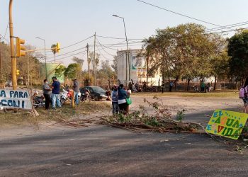 General Mosconi: por falta de agua, vecinos cortan el paso por Ruta Nacional 34