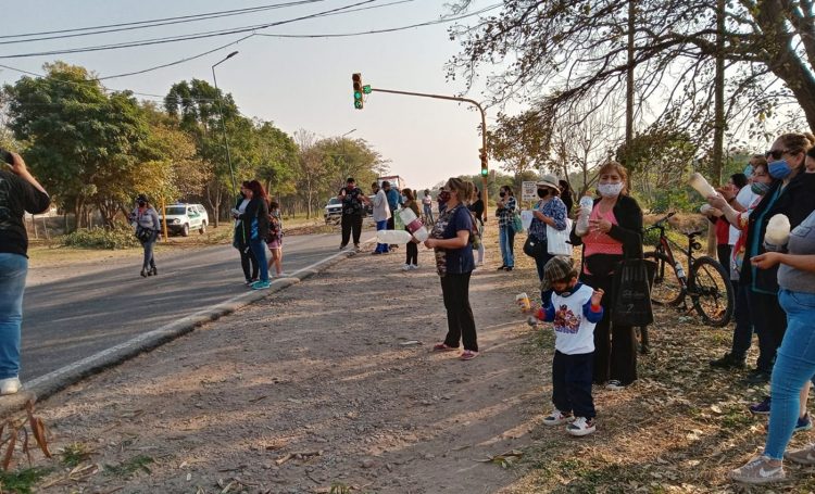 General Mosconi: por falta de agua, vecinos cortan el paso por Ruta Nacional 34