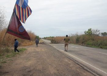 General Mosconi: originarios se mantienen en vigilia a la vera de Ruta Nacional 34