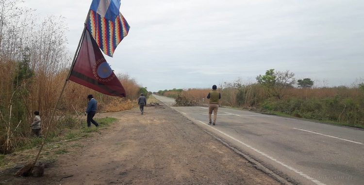 General Mosconi: originarios se mantienen en vigilia a la vera de Ruta Nacional 34