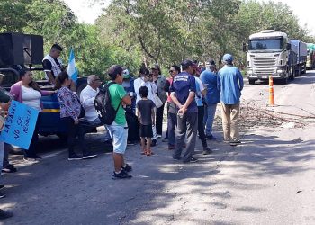 General Mosconi: Autoconvocados por la Salud cortaron el paso sobre Ruta 34