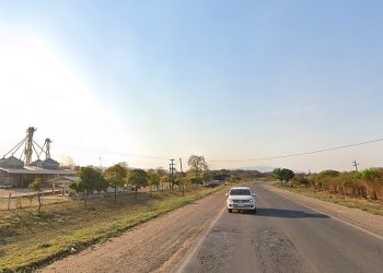 General Mosconi: vuelco de un camión sobre Ruta 34