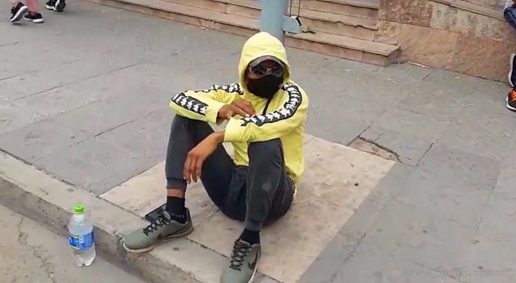 Encadenado ante Municipalidad: “No vamos a recibir a esta gente”