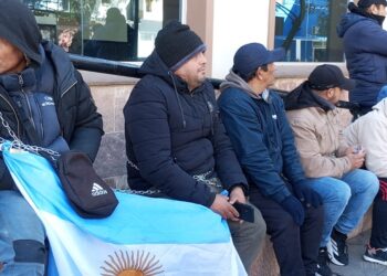 Municipalidad de Tartagal: cooperativistas encadenados y en huelga de hambre