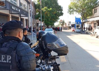 Acampe y olla popular ante la Municipalidad: “Esto ya no es culpa de Milei”